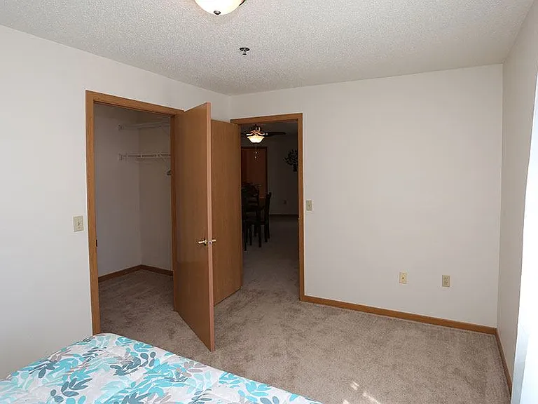 BAY MANOR APARTMENTS — Photo 23