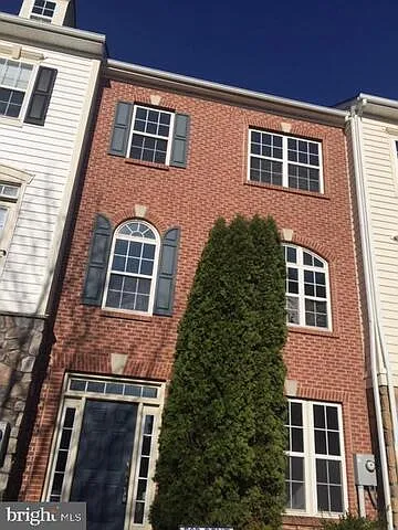 42413 Bowditch Sq — Photo 1