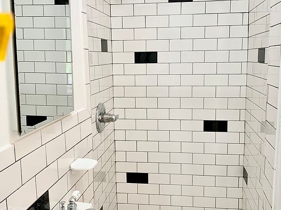 5th image of 319 W 29th St APT 5D
