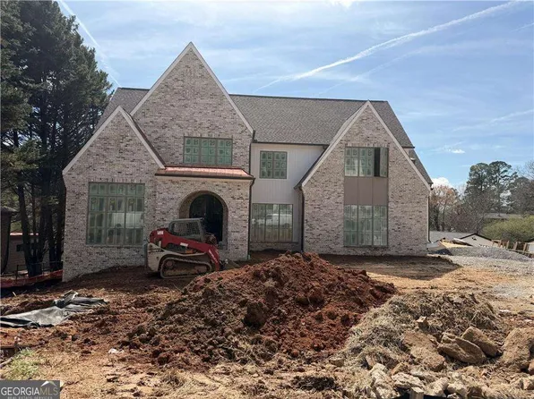 228 Thomas Cir, Roswell, GA 30075