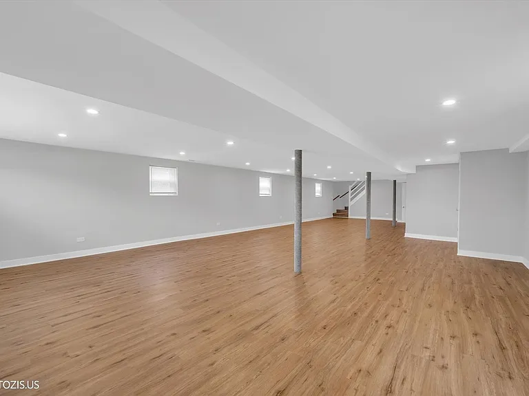 4043 N Wagner Ave — Photo 29