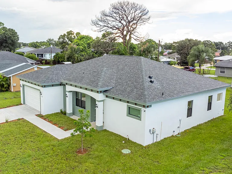 1143 SW Estaugh Ave — Photo 6