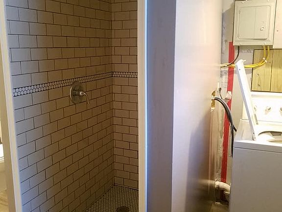 5th image of 491 Arlington Ave W