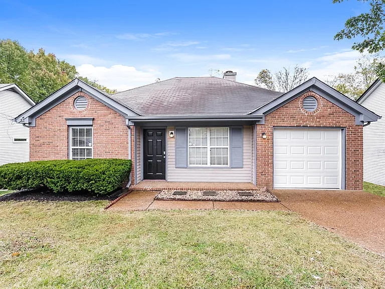 5340 Village Way — Photo 1