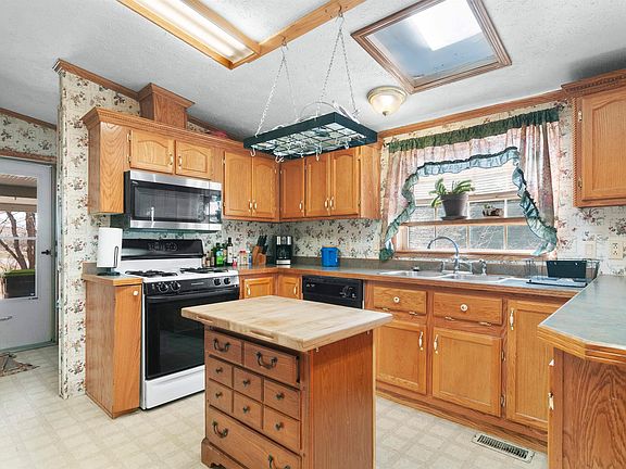 2nd image of 4885 Meyer Ave