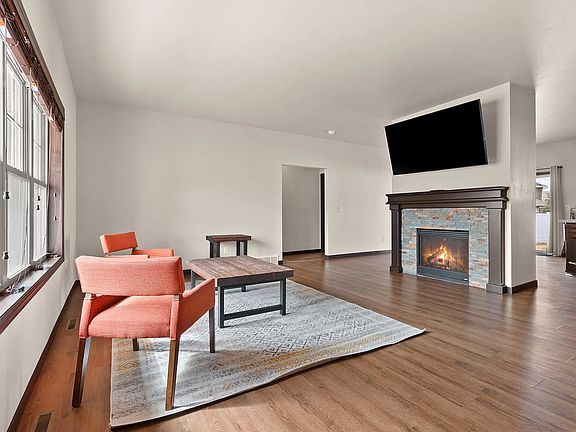 5th image of 517 Pebblestone Cir