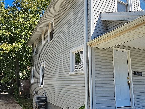 2nd image of 625 Crawford St