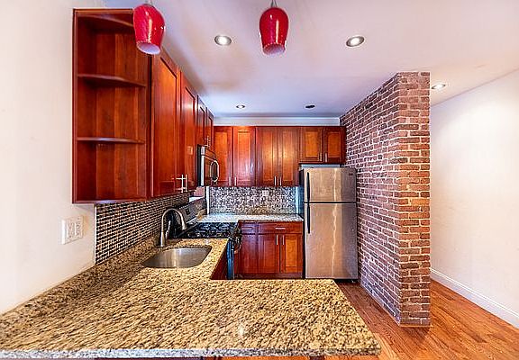 5th image of 156 Sherman Ave APT 52