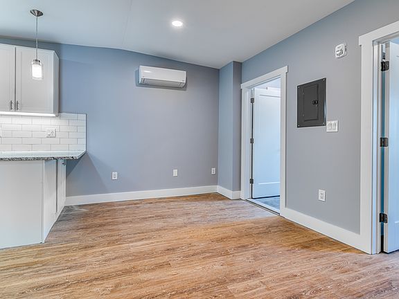 5th image of 250 Suydam Ave APT 2