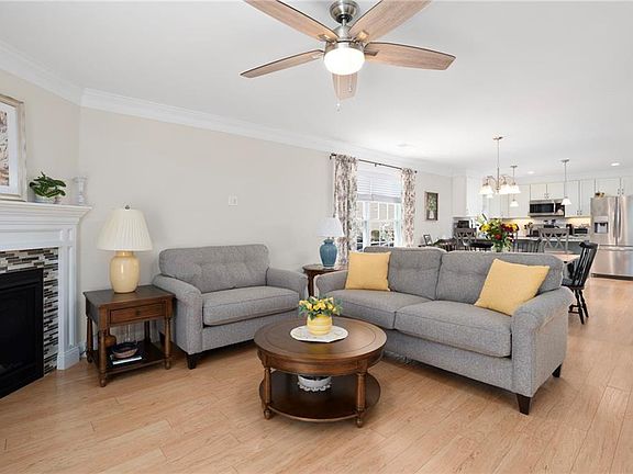 5th image of 38 Rivers Edge Dr