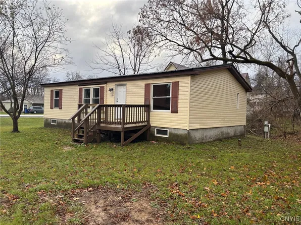 1 Mill St, Clark Mills, NY 13321