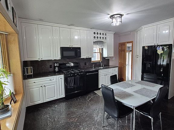 3rd image of 739 Leggett Pl