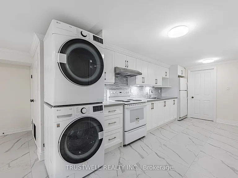 90 Galt Ave #C — Photo 3