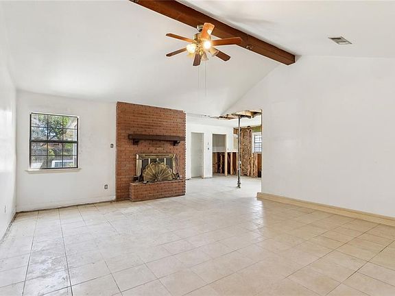 3rd image of 301 Steele Rd