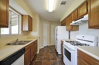 5th image of 13900 Maricella Ln
