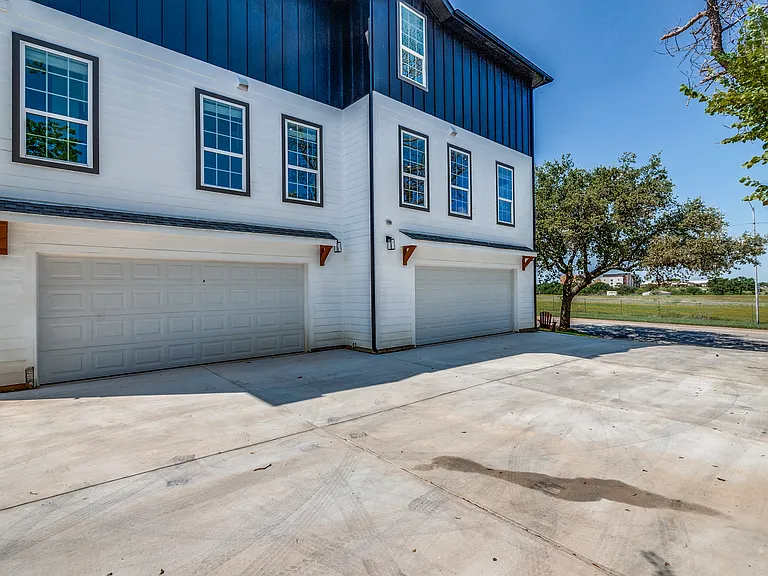 515 N Davis Dr — Photo 4