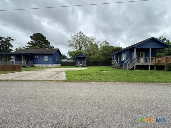 1017 W Nueces St, Victoria, TX 77901