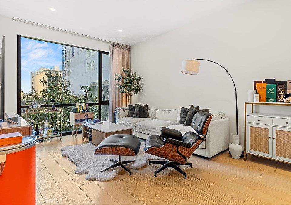 1st image of 400 S Broadway APT 928