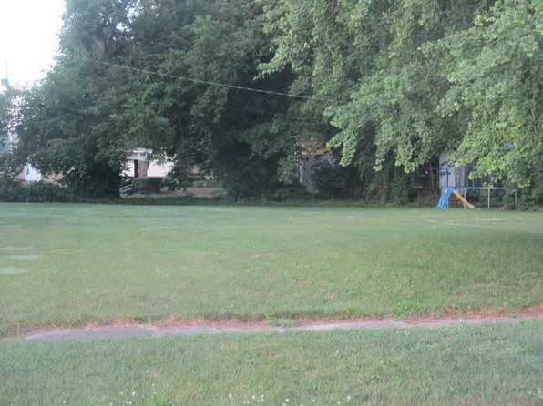 105 E Buckner St, Tuscola, IL 61953