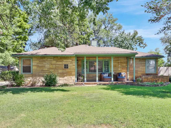 522 N Meridian Ave, Valley Center, KS 67147
