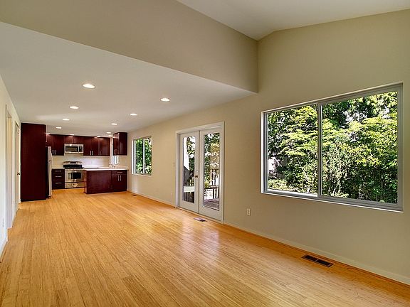 5th image of 19540 Fremont Ave N