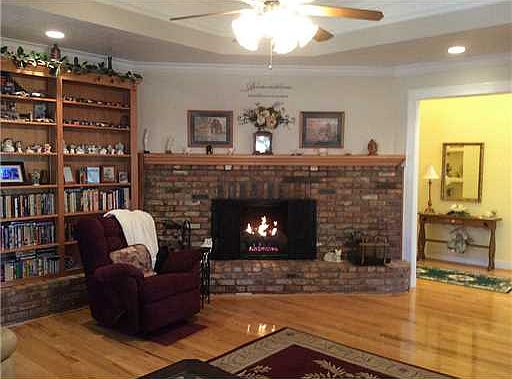 3rd image of 17801 Riverwalk Dr