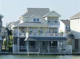 414 Sunset Cir, Tiki Island, TX 77554