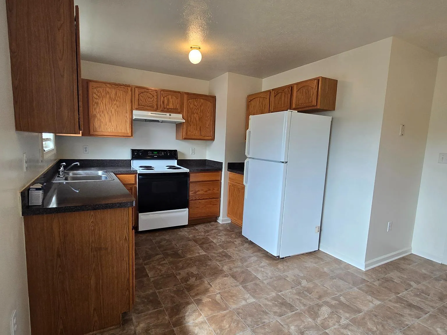 2 bed, 1.5 bath, 928 sqft, $1,400 — Photo 4