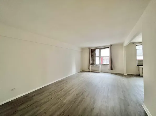 41-07 Bowne St #1L, Flushing, NY 11355