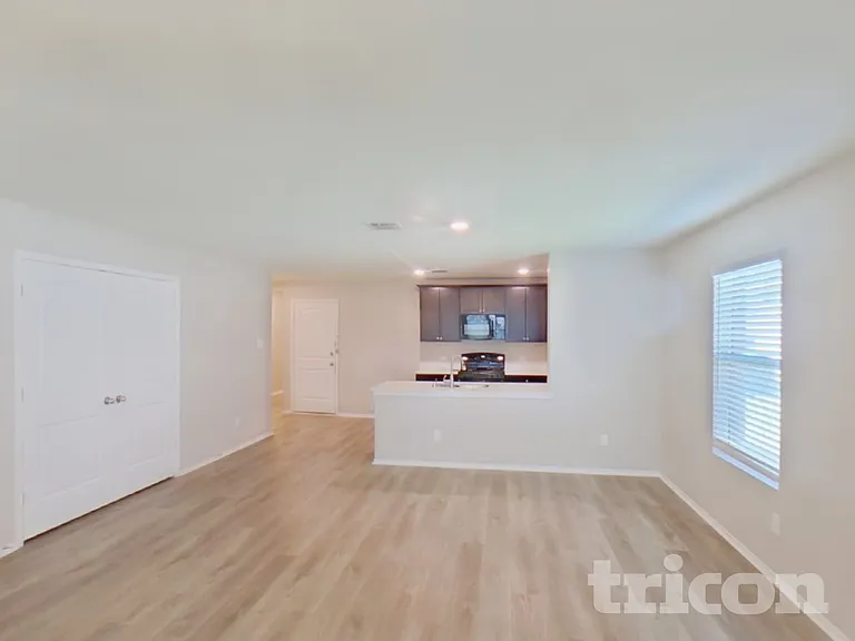 758 Bayonet St — Photo 4