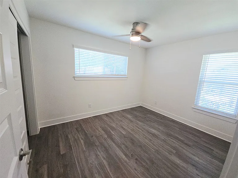 6103 Calmar Cv — Photo 14