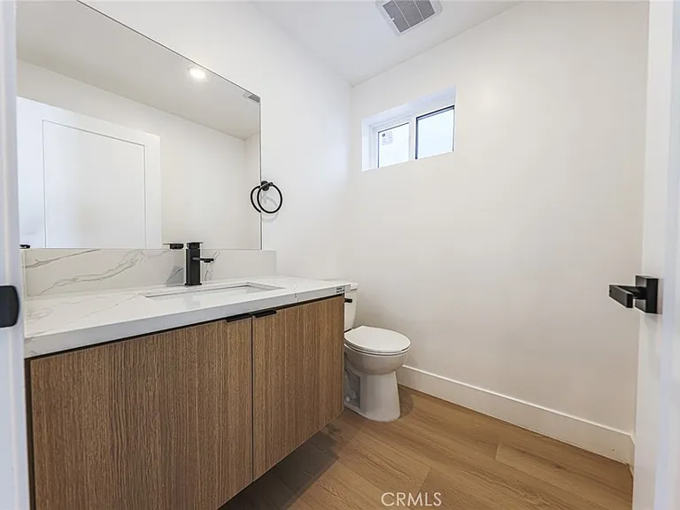 1237 N Orange Dr #B — Photo 22
