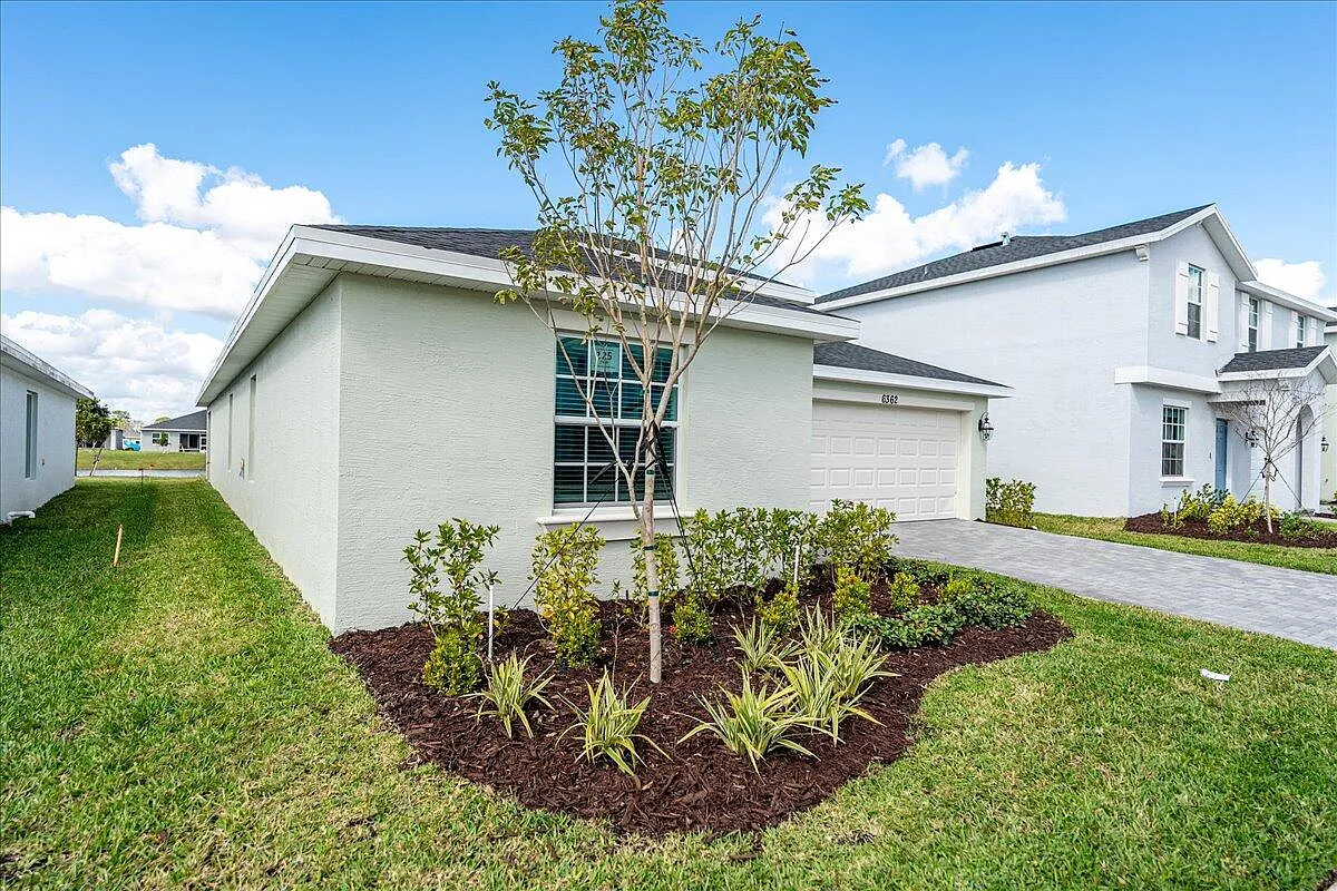 4 bed, 2.0 bath, 2474 sqft, $3,000 — Photo 3