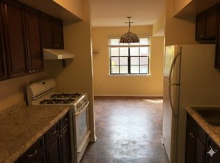 81 Golden Sq, Woodbridge, NJ 07095