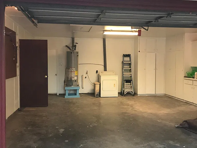 Automatic garage door