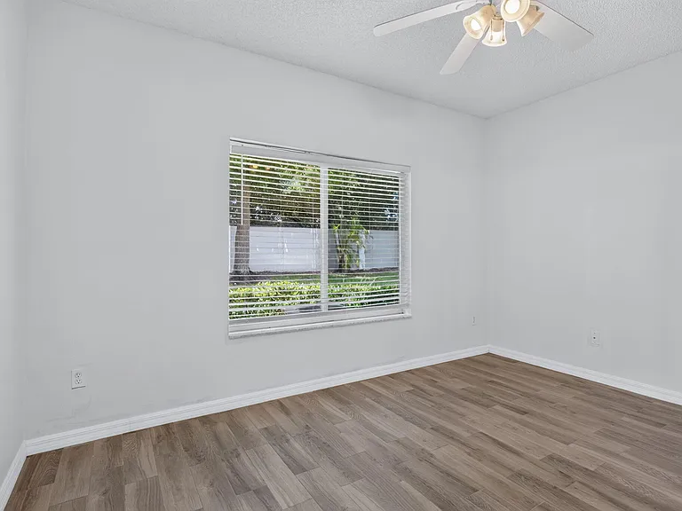 1263 SW 48th Ter — Photo 18