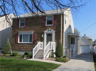 184 Harding Rd, Williamsville, NY 14220