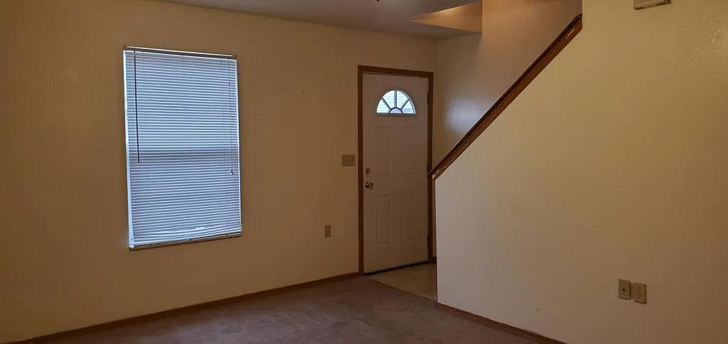 1402 Frosty Drive — Photo 2
