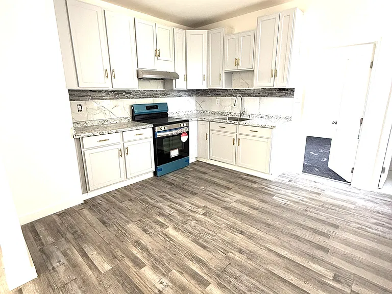328 Green St #2 — Photo 3