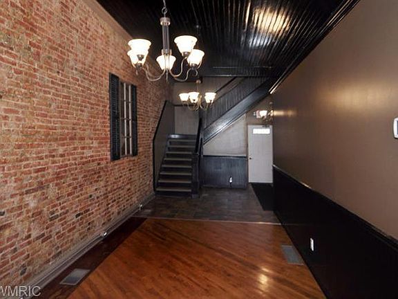 4th image of 140 W Main St