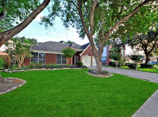 15226 Oak Lake Glen Dr, Sugar Land, TX 77498