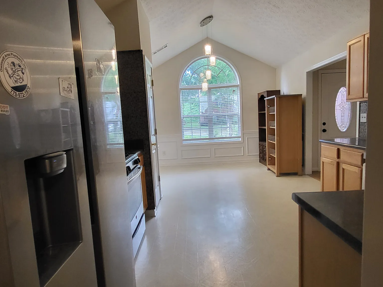 3 bed, 1808 sqft, $2,300 — Photo 3