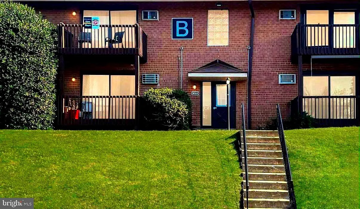 2 bed, 937 sqft, $1,800 — Photo 2