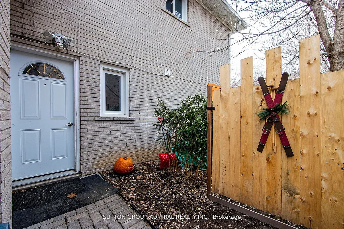 Building Photo - 52 Farrell Ave #BASEMENT