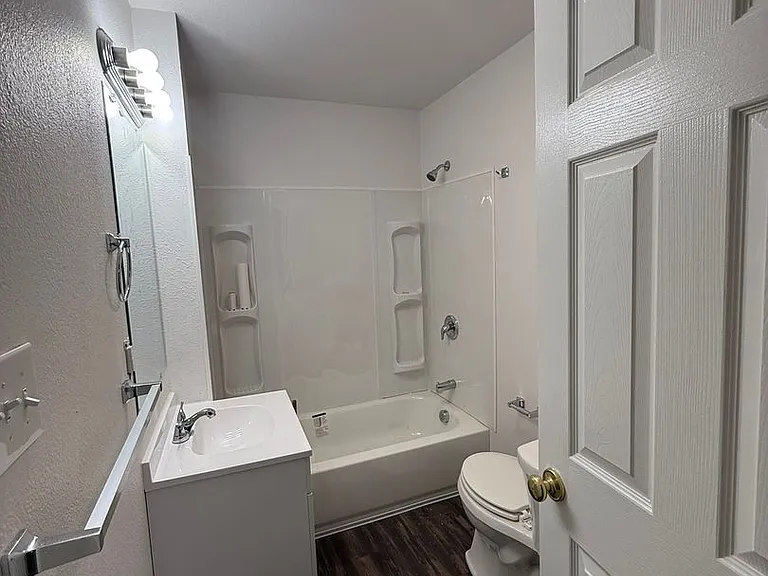 7030 N Market St — Photo 11