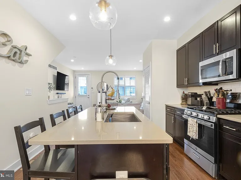 1909 E Hagert St #1 — Photo 7