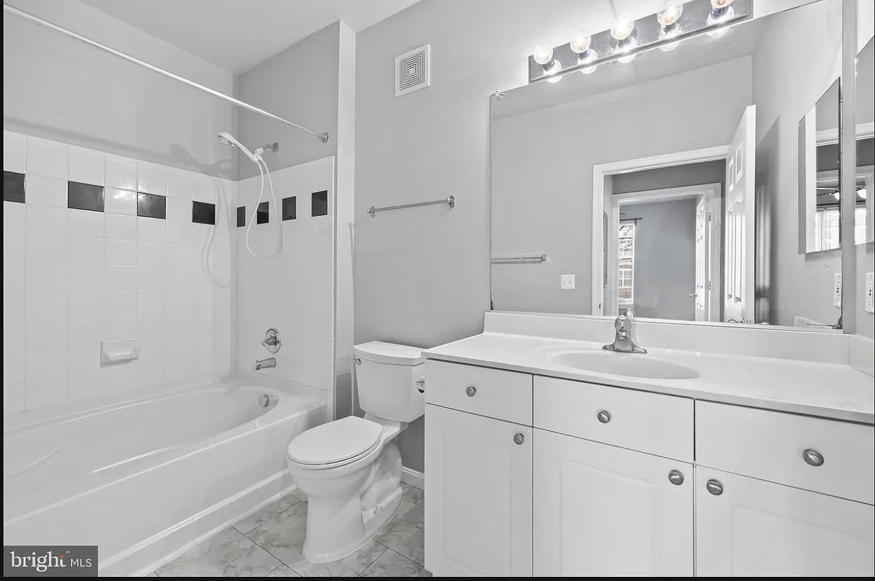 1 bed, 744 sqft, $2,098 — Photo 1
