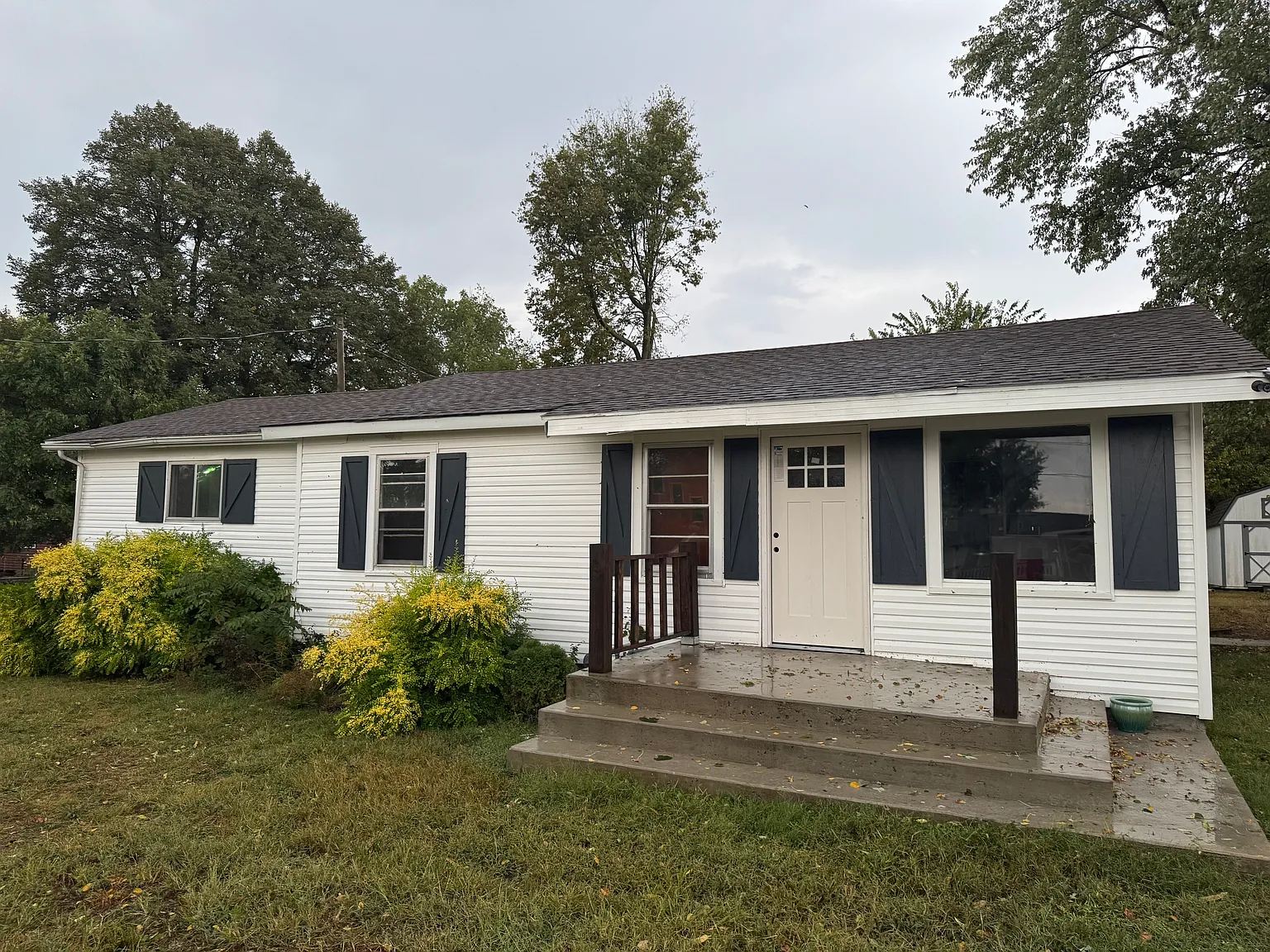 909 E Prairie Ln — Photo 1