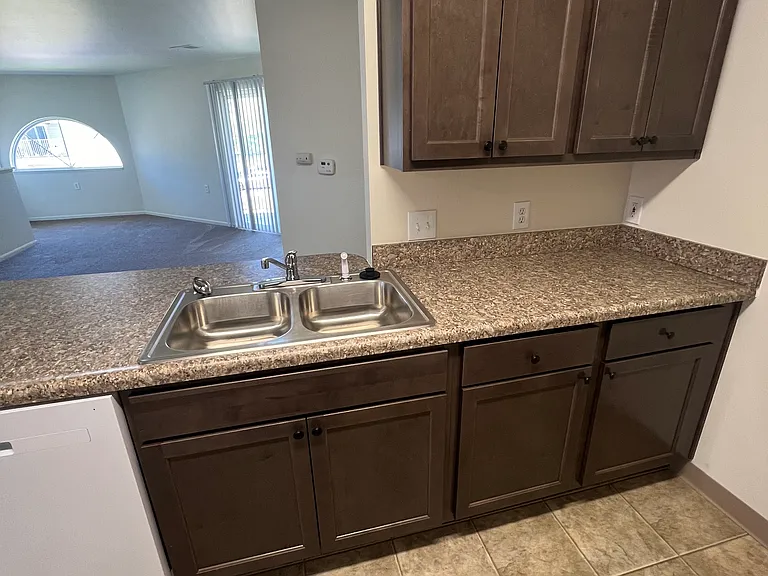 Rosewood Park Apartments — Photo 3