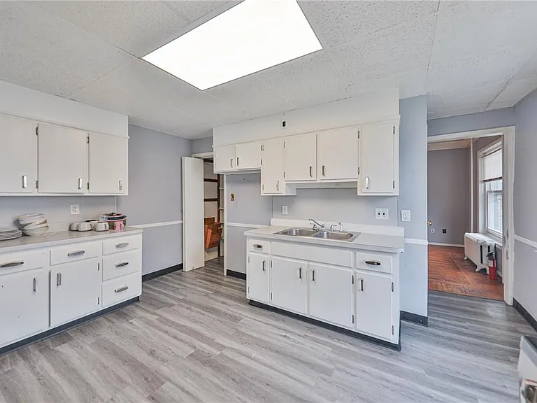 250 S 13th St — Photo 17